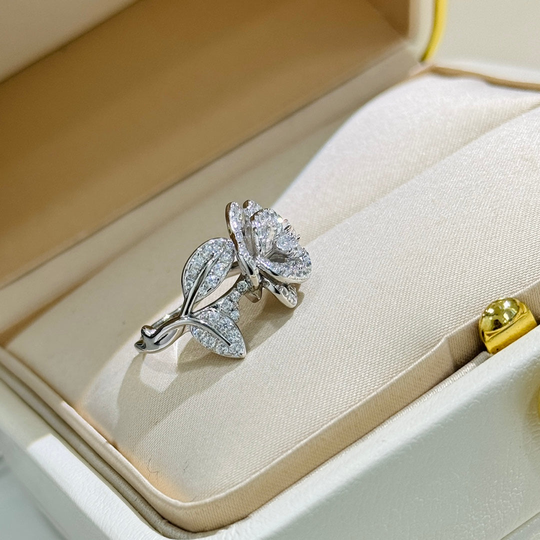 Martin Graham ring in polished metal-tone – side detail