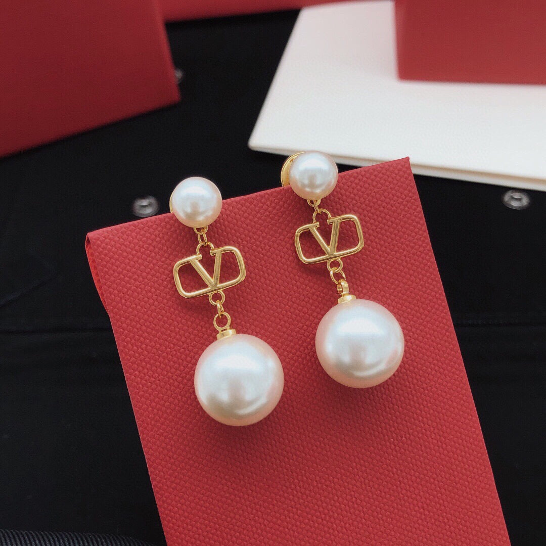 Martin Graham stud earrings in polished metal-tone – side detail