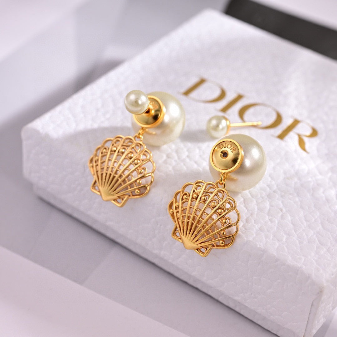 Martin Graham earrings in polished metal-tone – side detail
