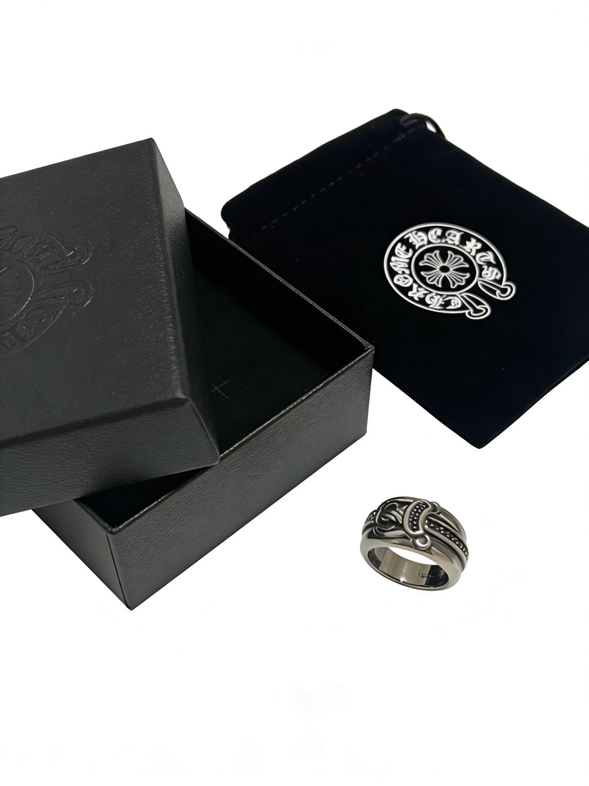 Martin Graham ring in polished metal-tone – side detail