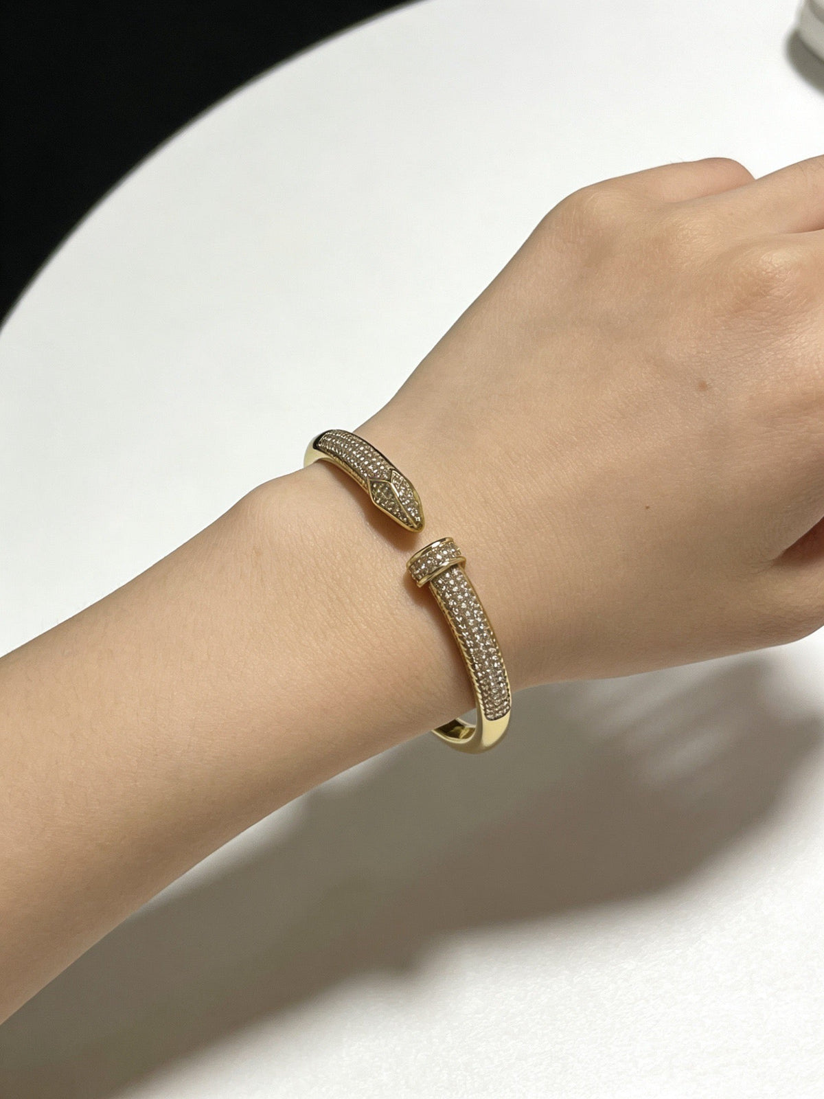 Martin Graham bracelet in polished metal-tone – side detail