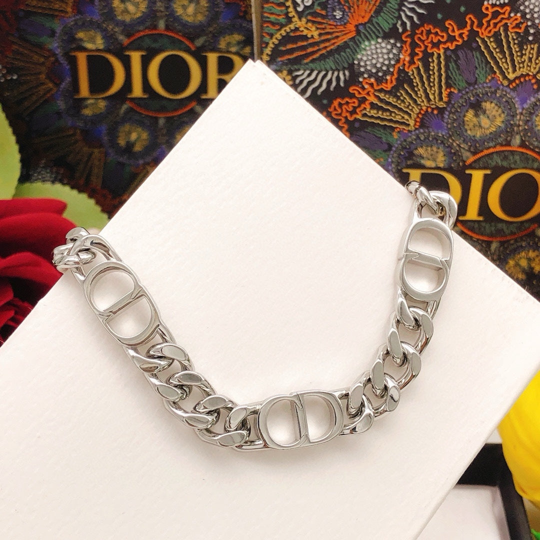 Martin Graham bracelet in polished metal-tone – side detail