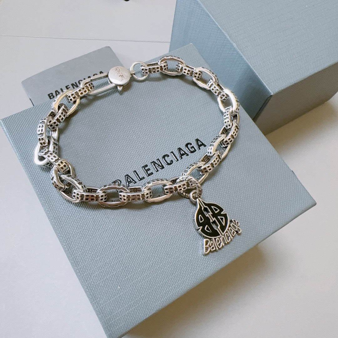 Martin Graham bracelet in polished metal-tone – side detail