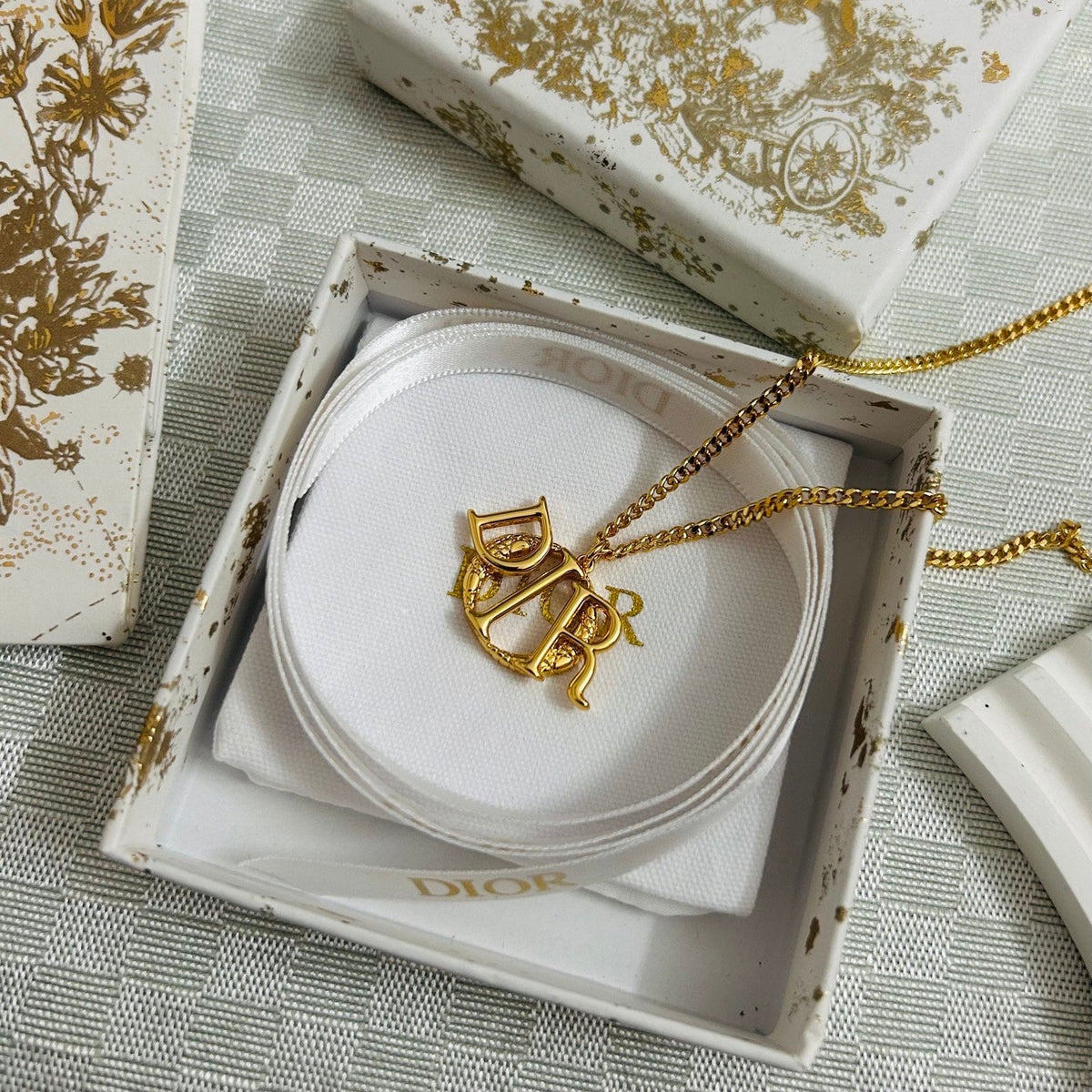 Martin Graham pendant necklace in polished metal-tone – side detail