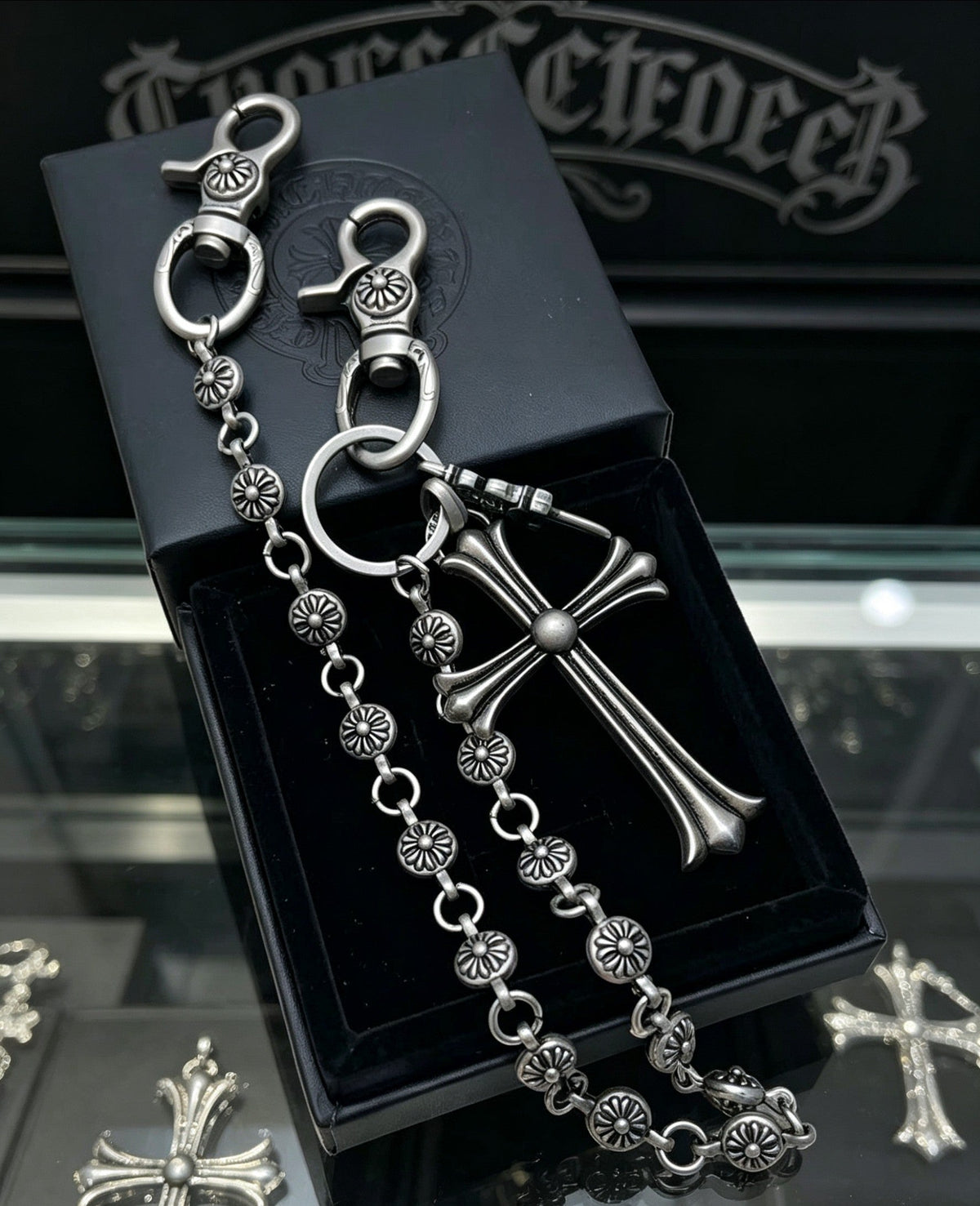 Martin Graham chain accessory in polished metal-tone – side detail