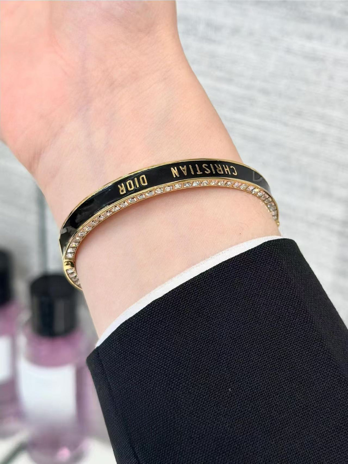 Martin Graham bracelet in polished metal-tone – side detail