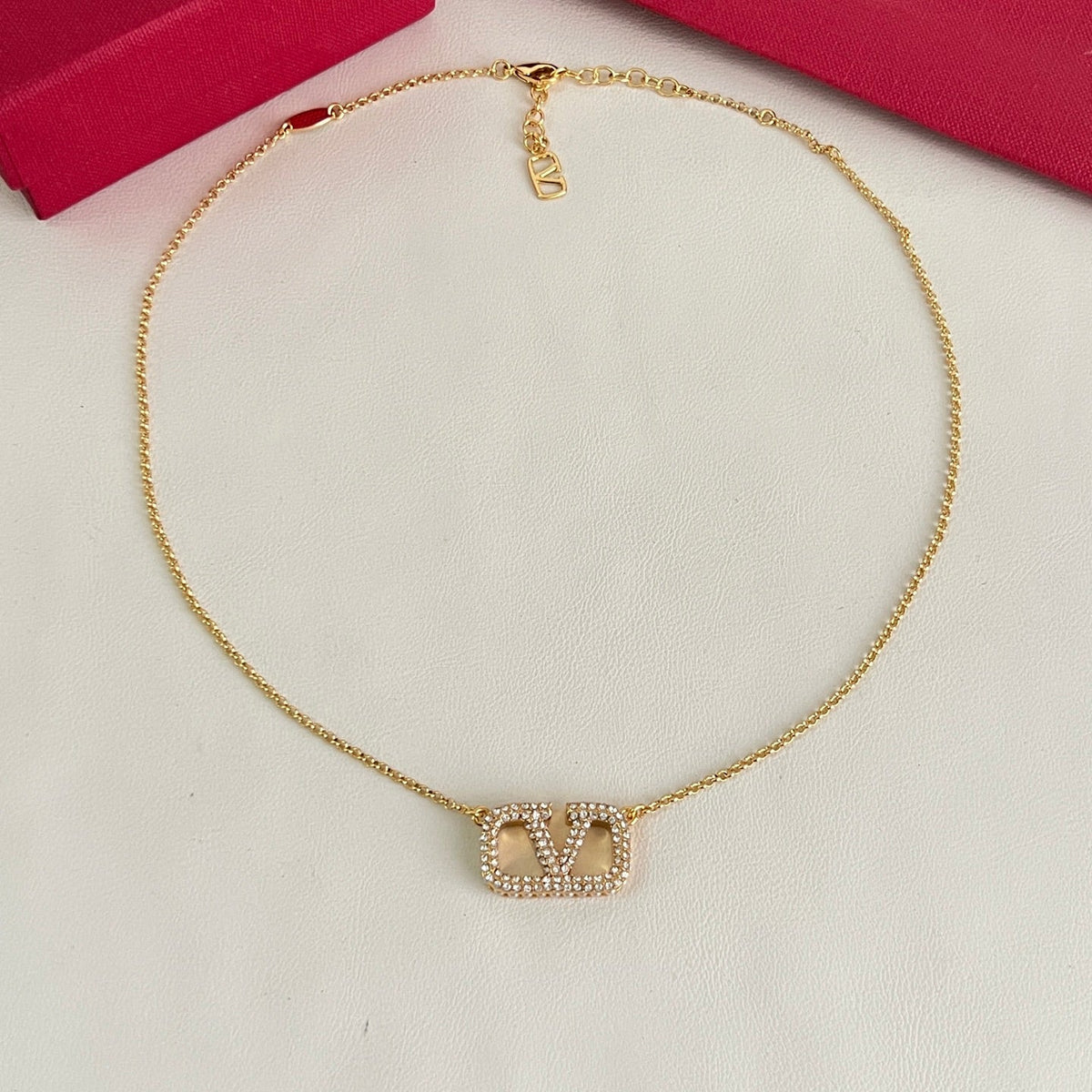Martin Graham pendant necklace in polished metal-tone – side detail