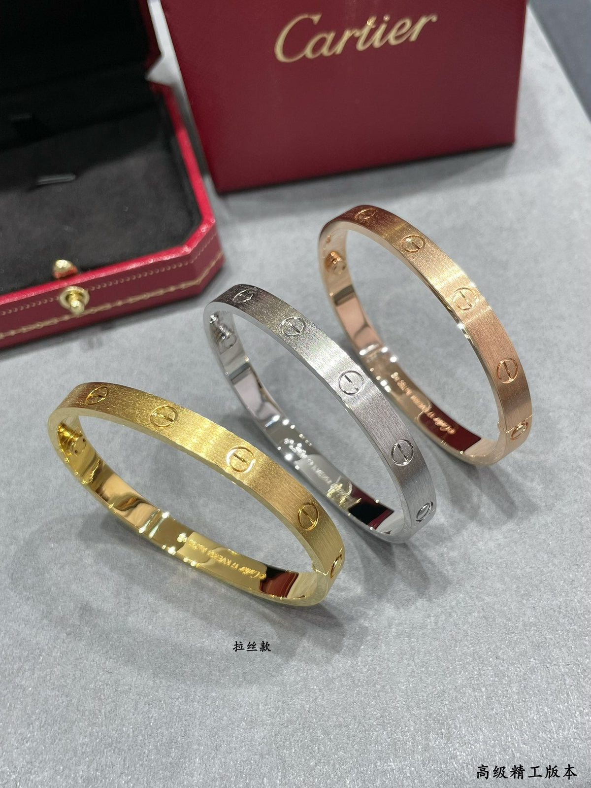 Martin Graham bracelet in polished metal-tone – side detail