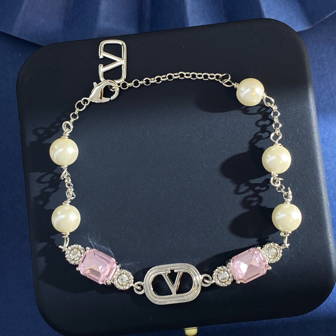 Martin Graham bracelet in polished metal-tone – side detail