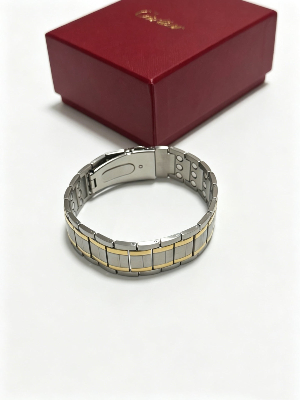 Martin Graham bracelet in polished metal-tone – side detail