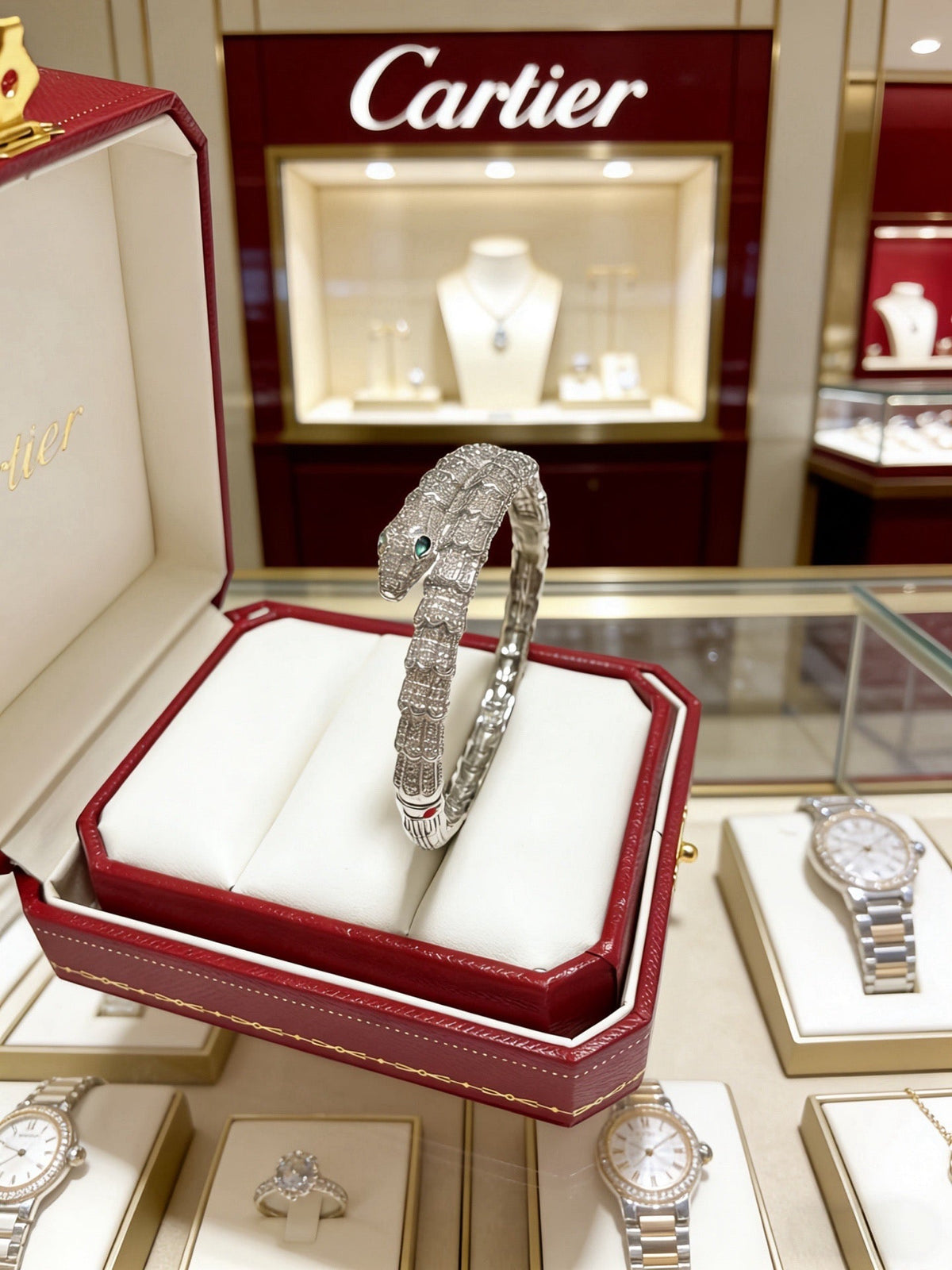 Martin Graham bracelet in polished metal-tone – side detail