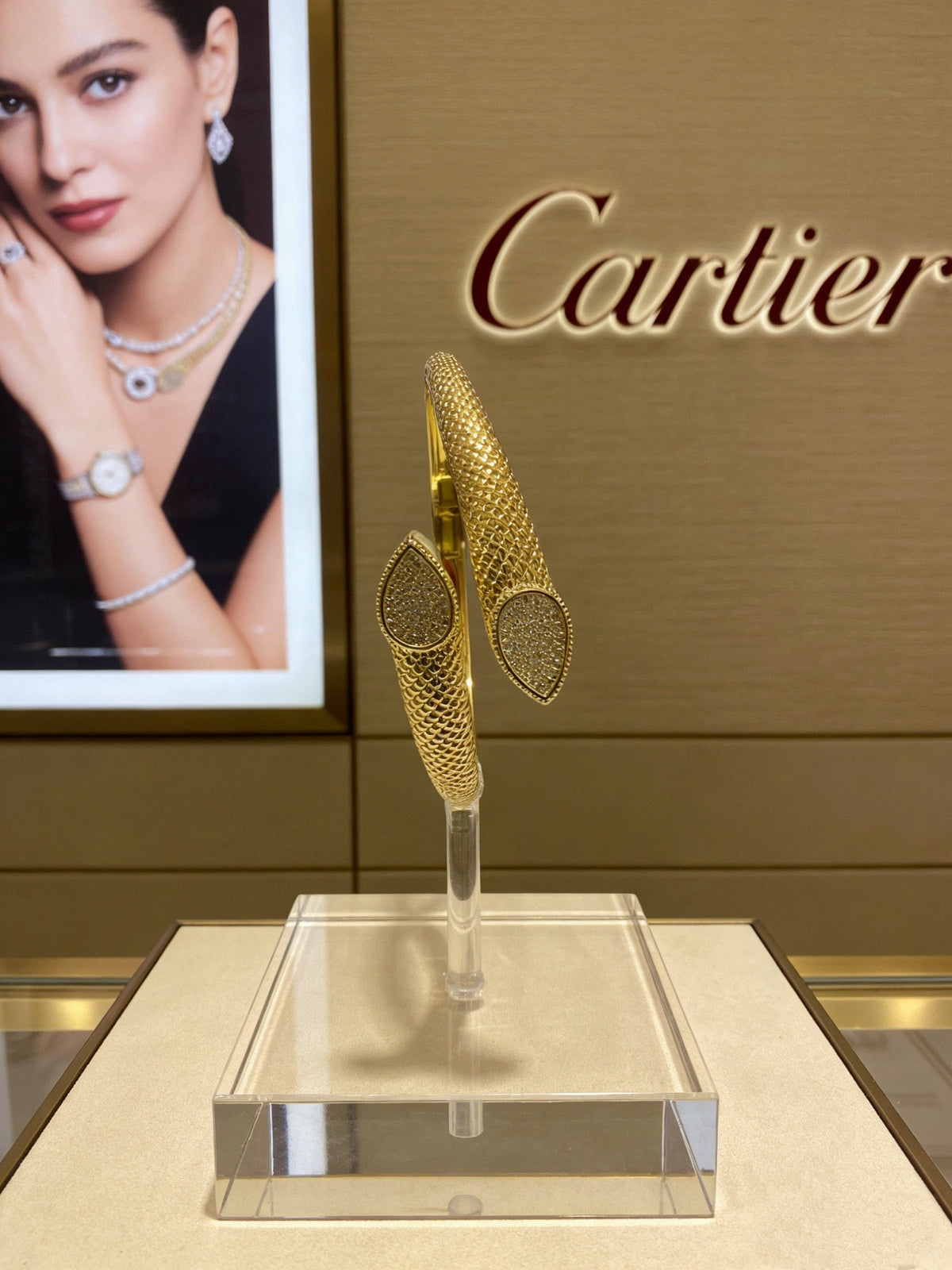 Martin Graham bracelet in polished metal-tone – side detail