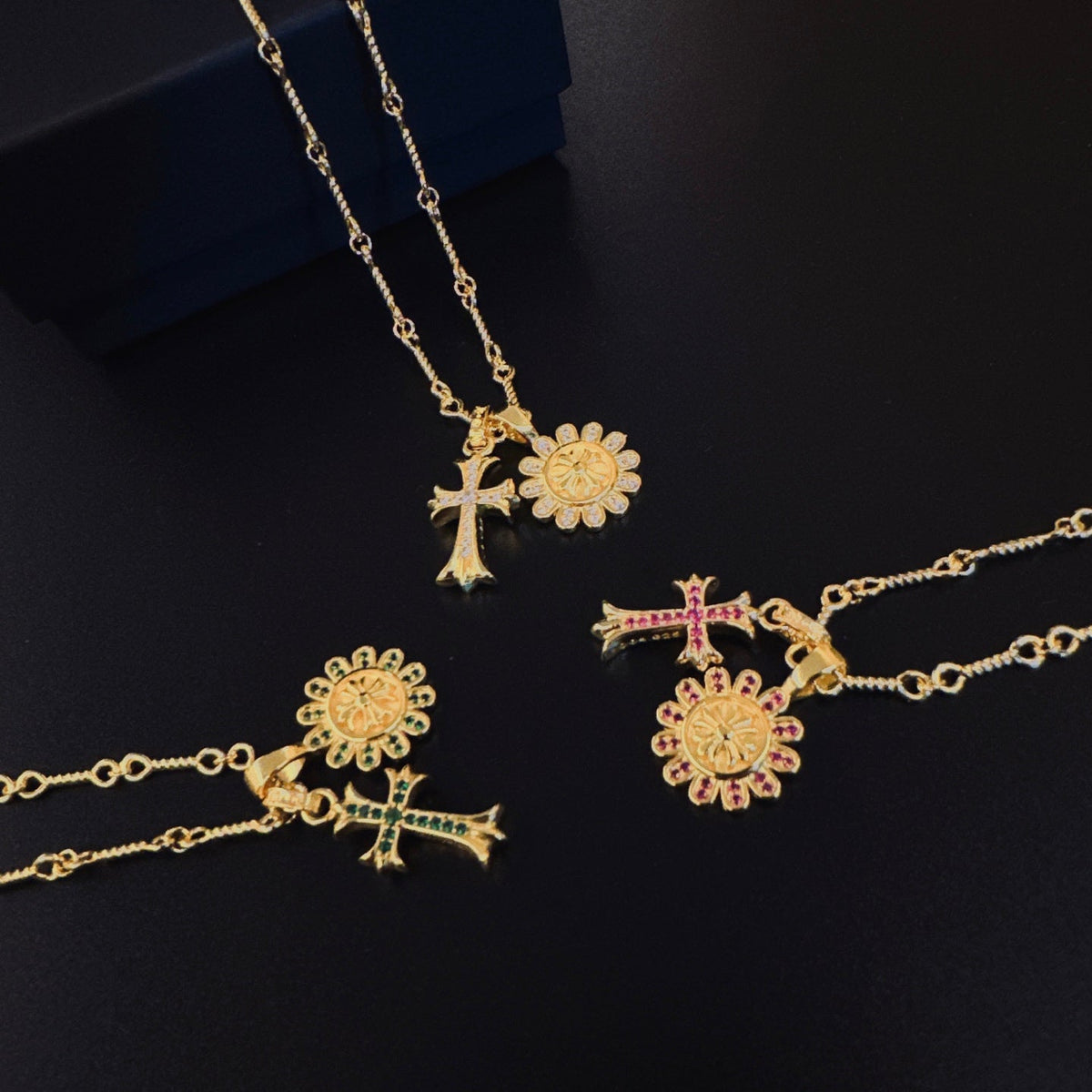 Martin Graham pendant necklace in polished metal-tone – side detail