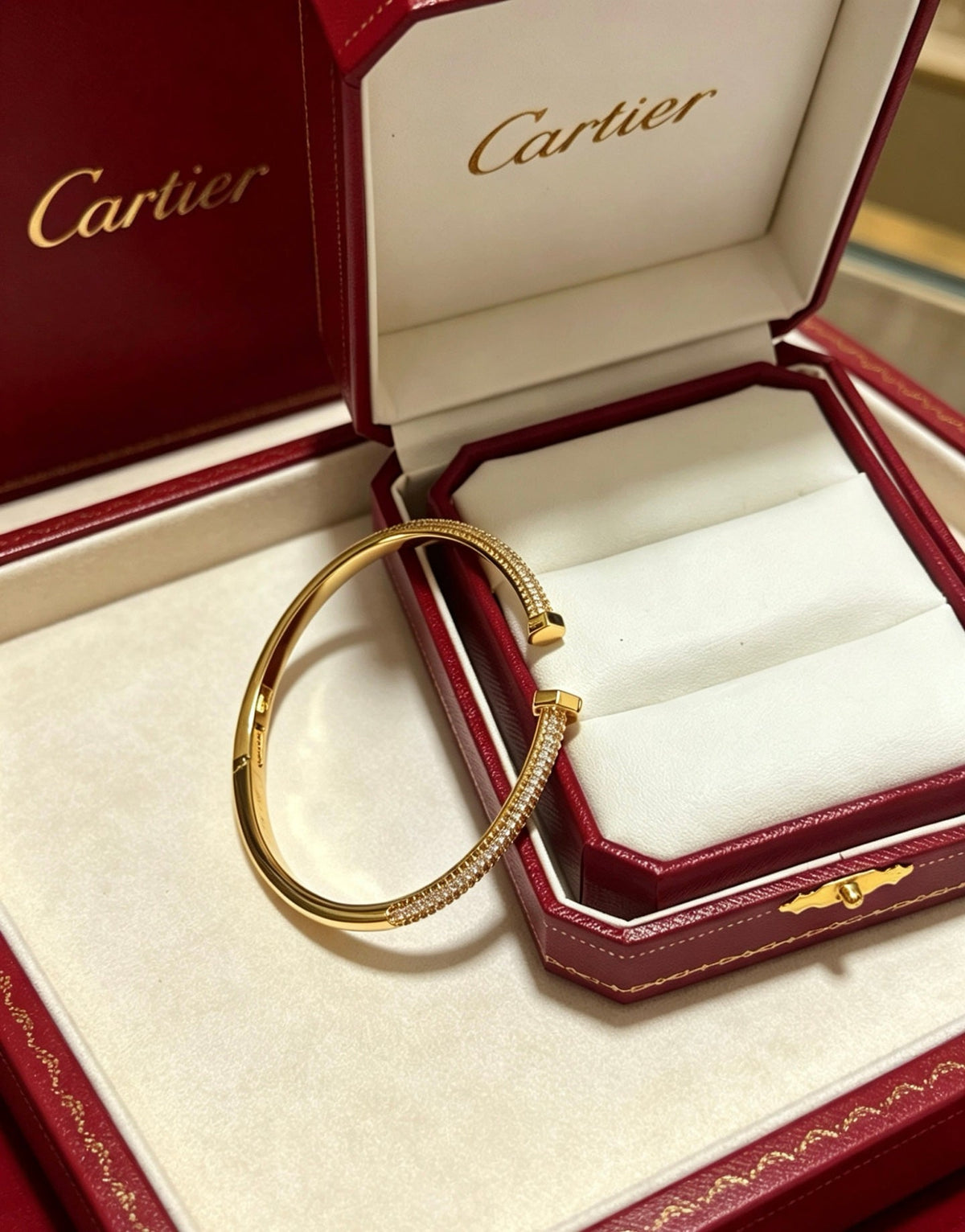 Martin Graham bracelet in polished metal-tone – side detail