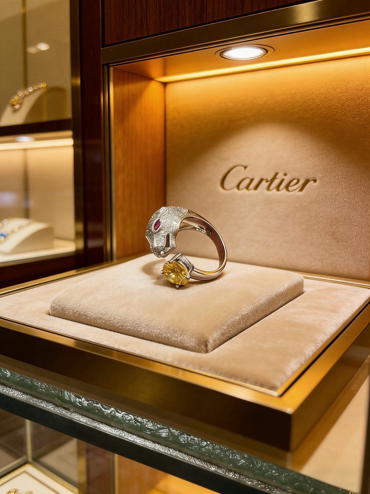 Martin Graham ring in polished metal-tone – side detail