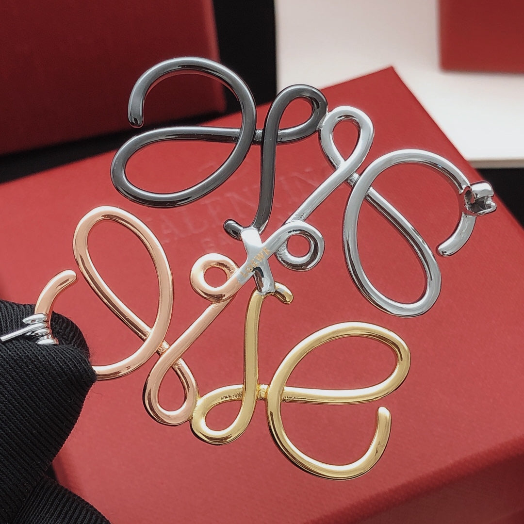 Martin Graham brooch in polished metal-tone – side detail