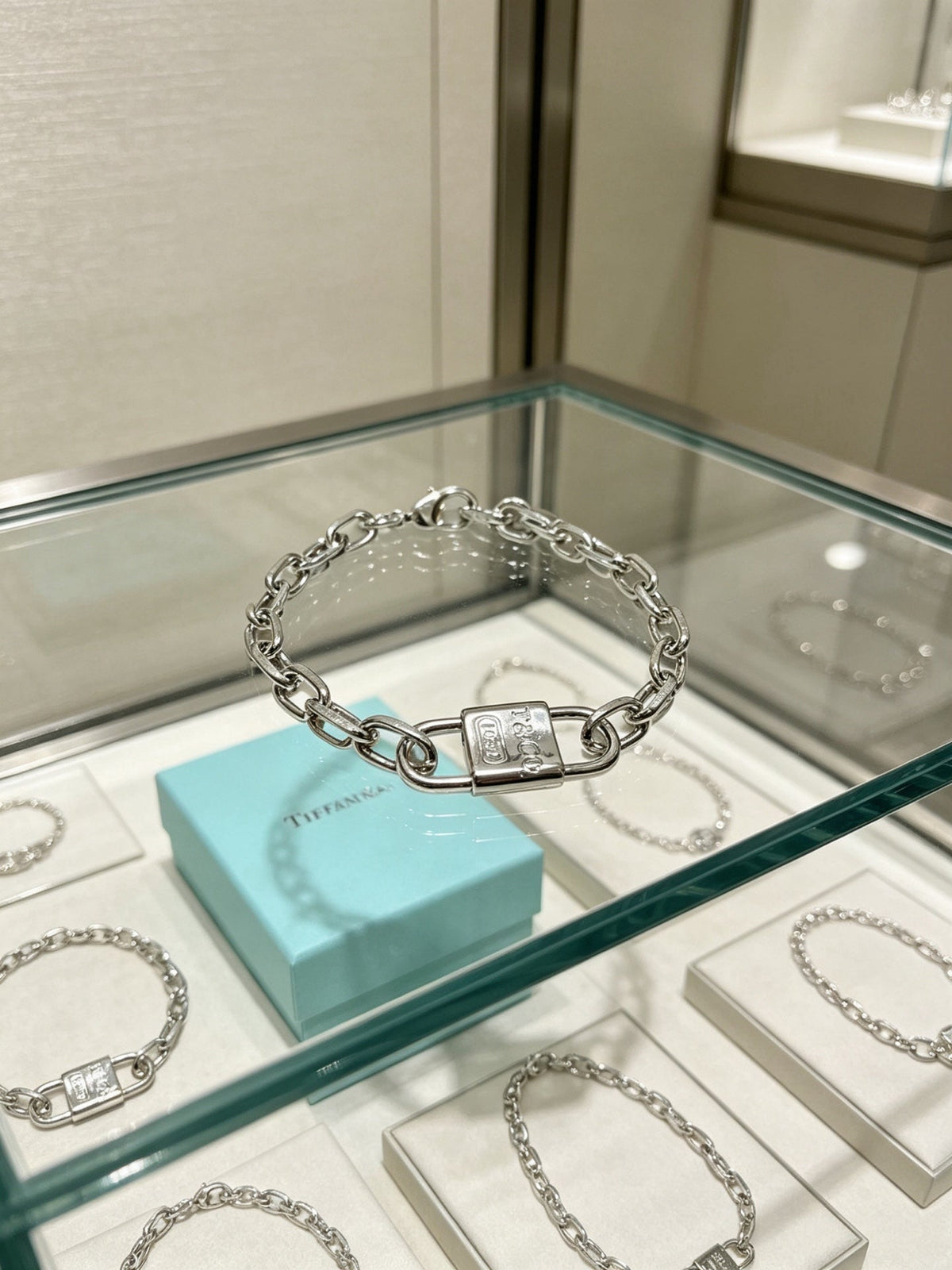 Martin Graham bracelet in polished metal-tone – side detail