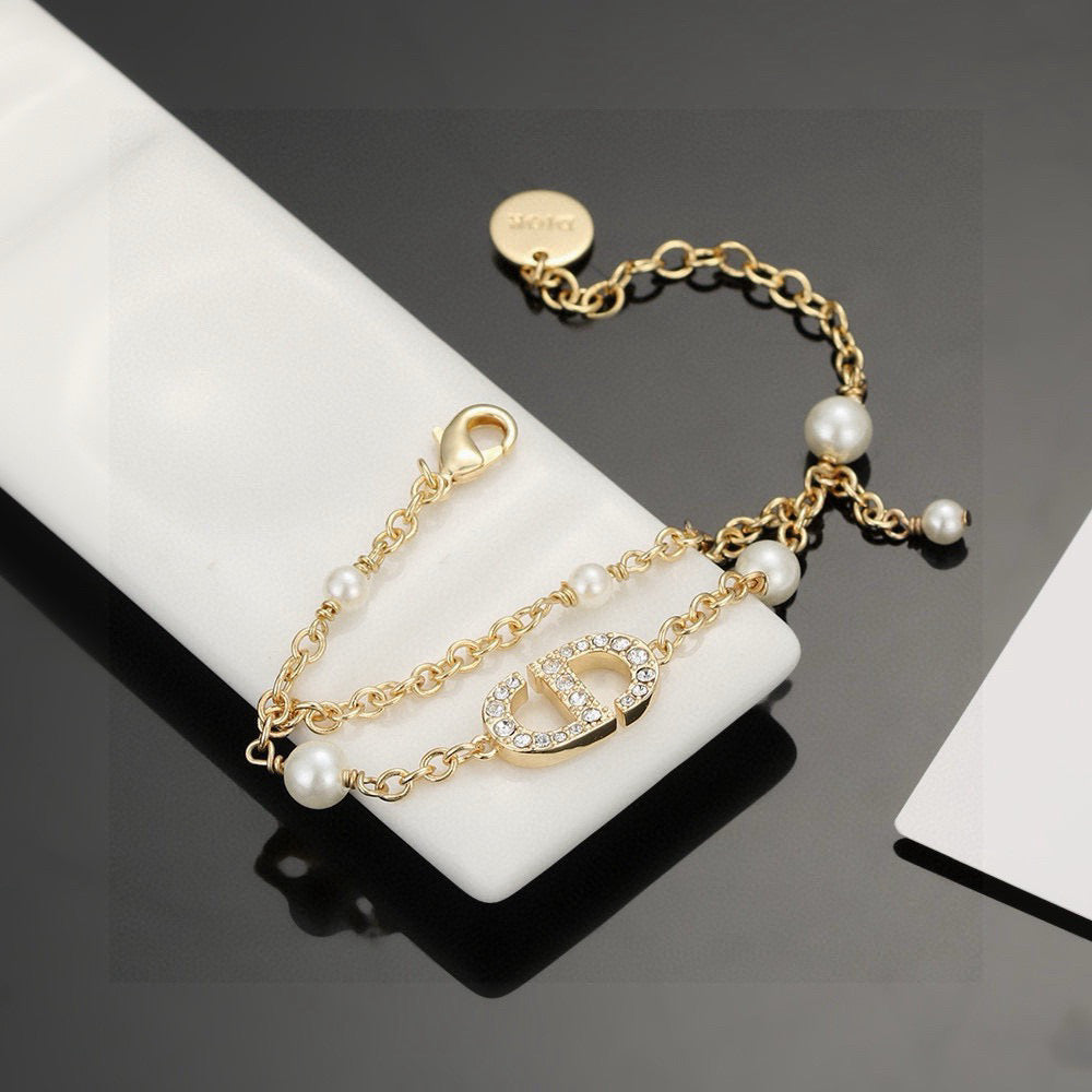 Martin Graham pendant necklace in polished metal-tone – side detail