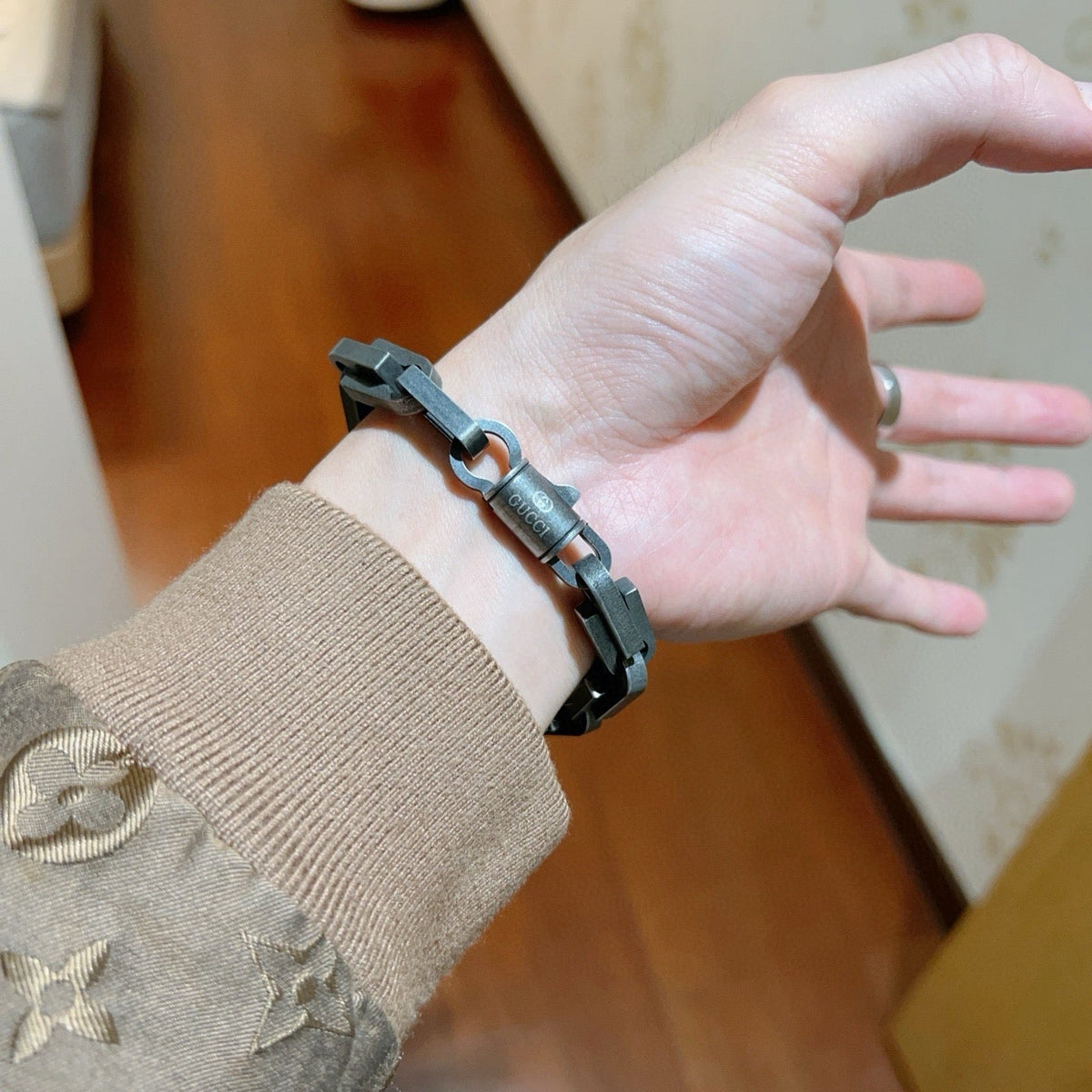 Martin Graham bracelet in polished metal-tone – side detail