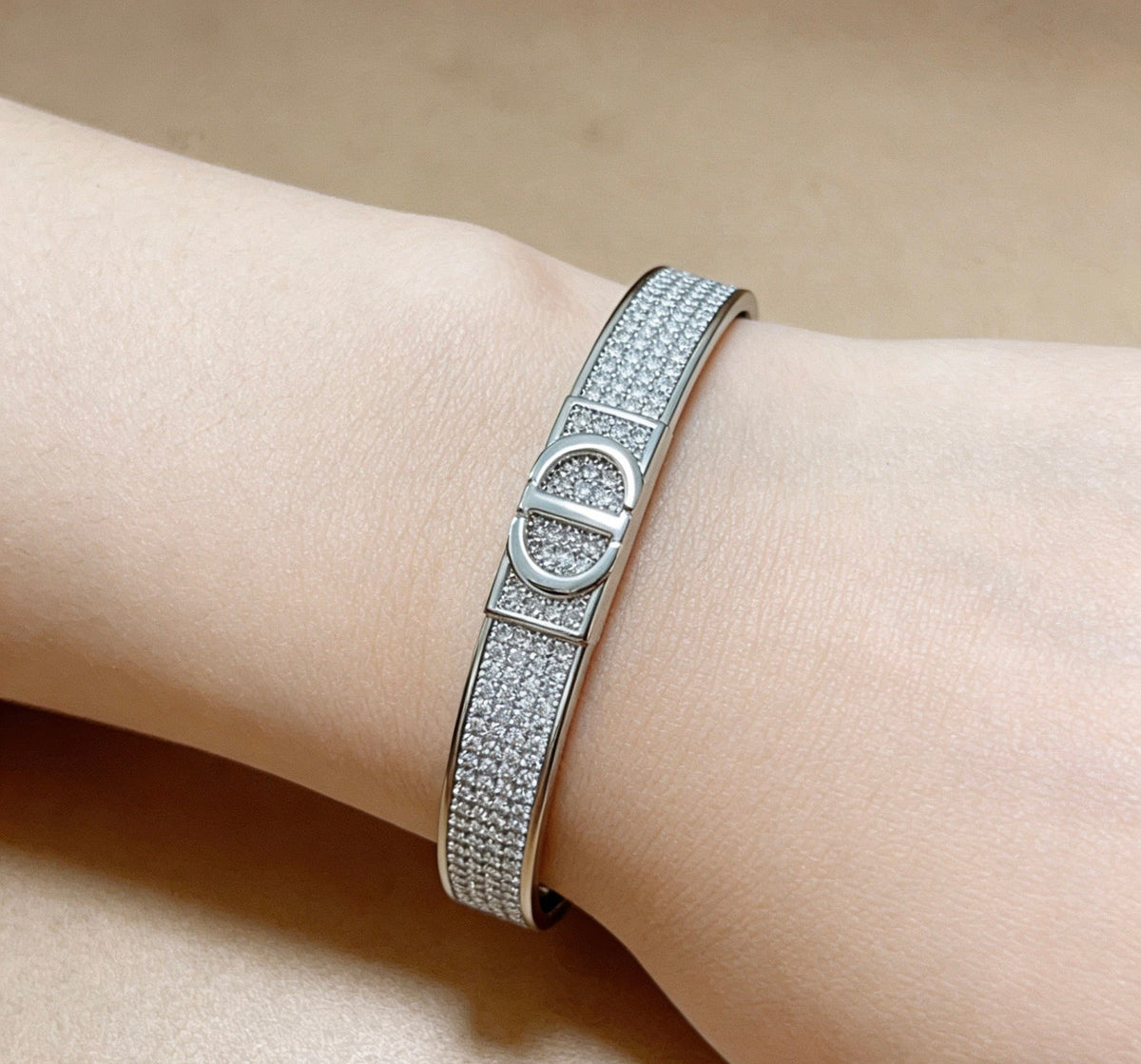 Martin Graham bracelet in polished metal-tone – side detail