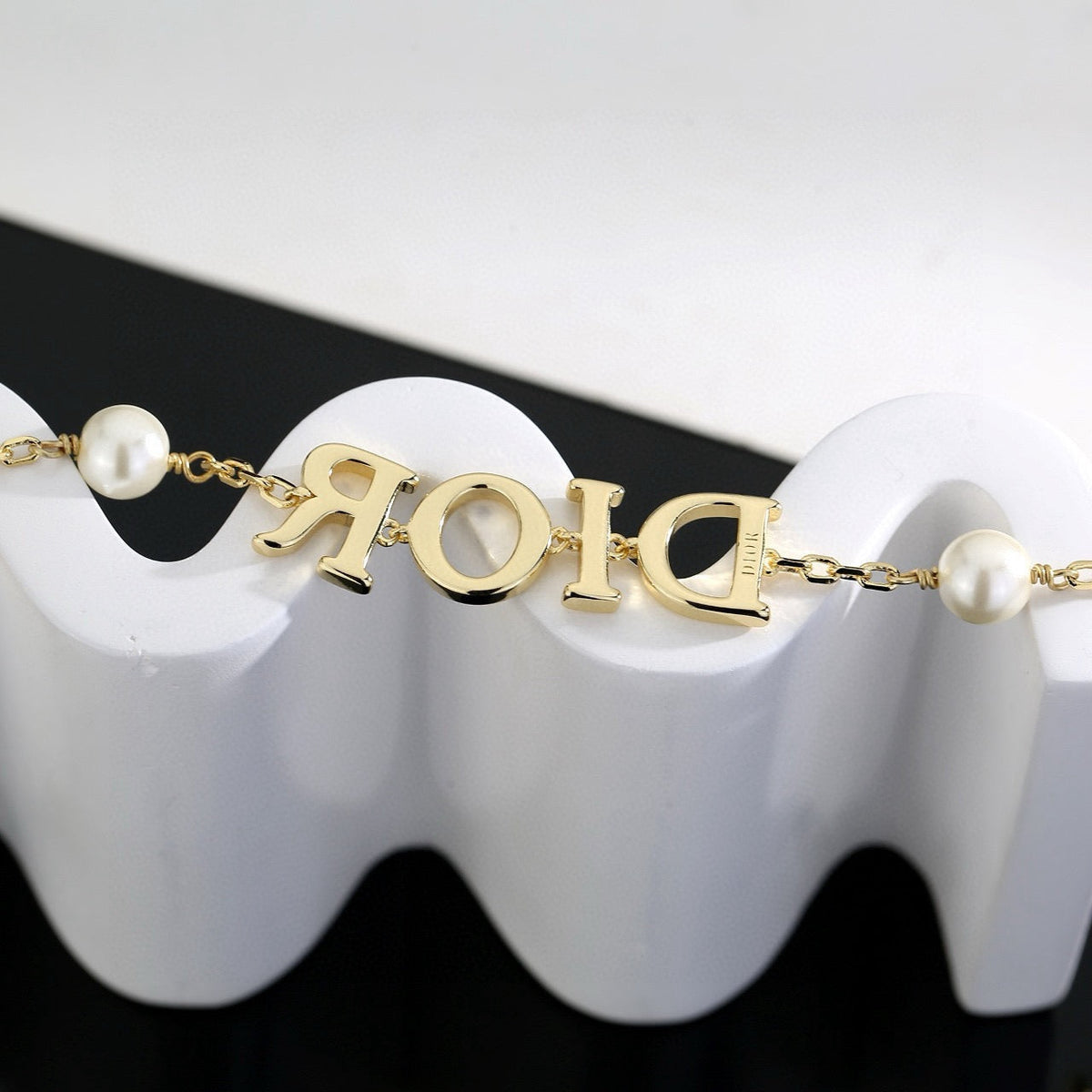 Martin Graham bracelet in polished metal-tone – side detail