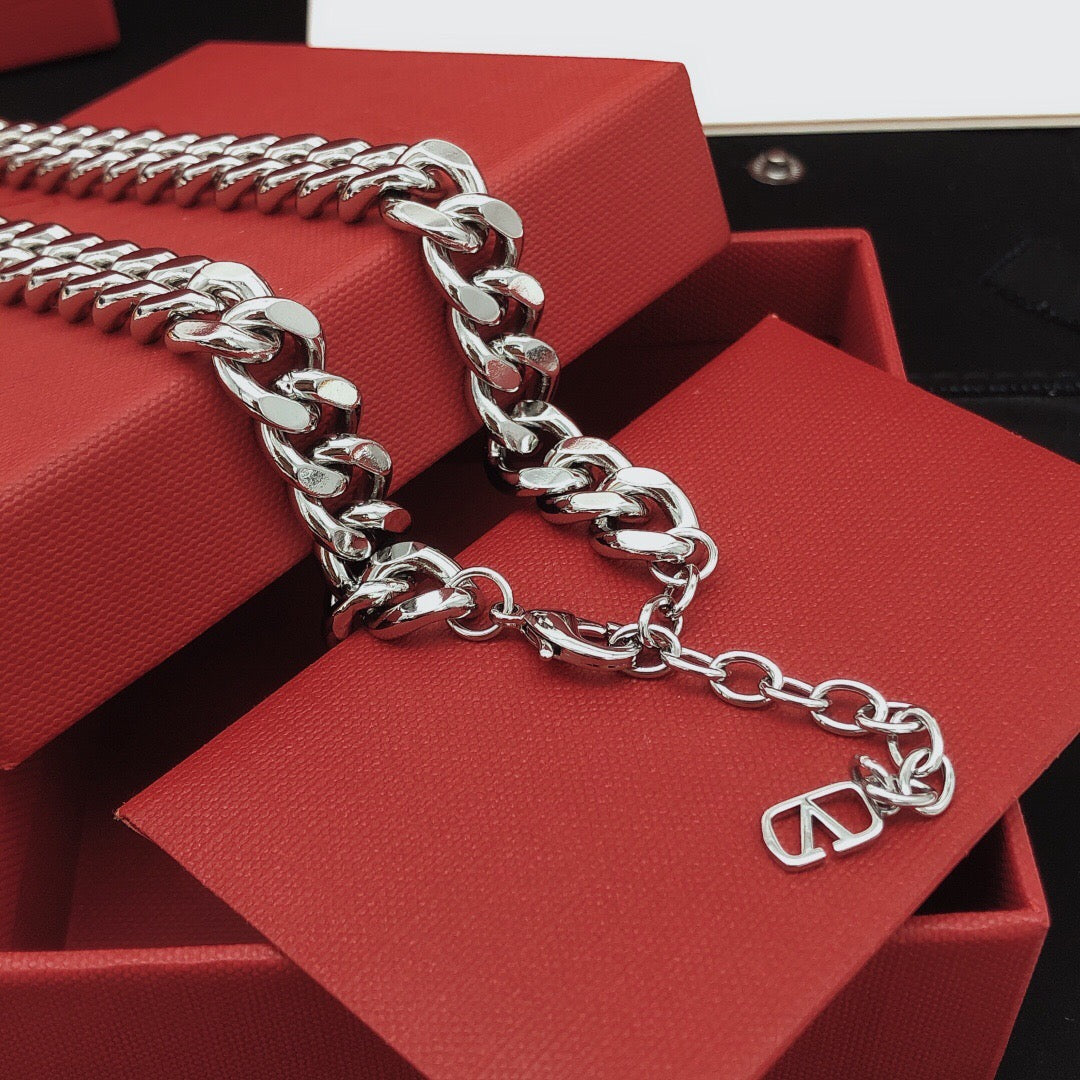 Martin Graham pendant necklace in polished metal-tone – side detail