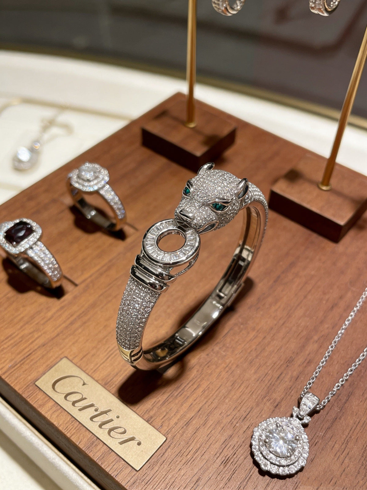 Martin Graham bracelet in polished metal-tone – side detail