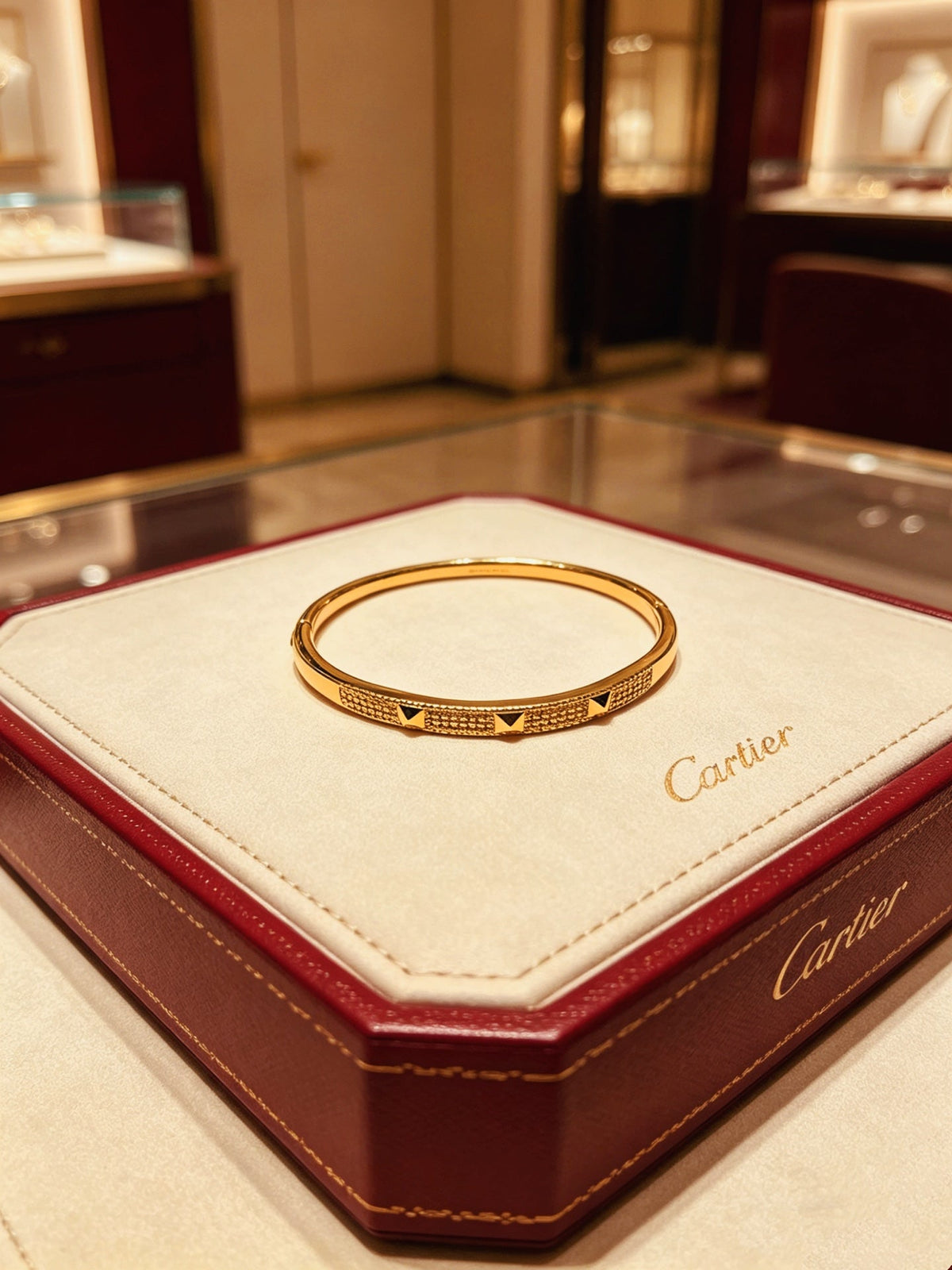 Martin Graham bracelet in polished metal-tone – side detail