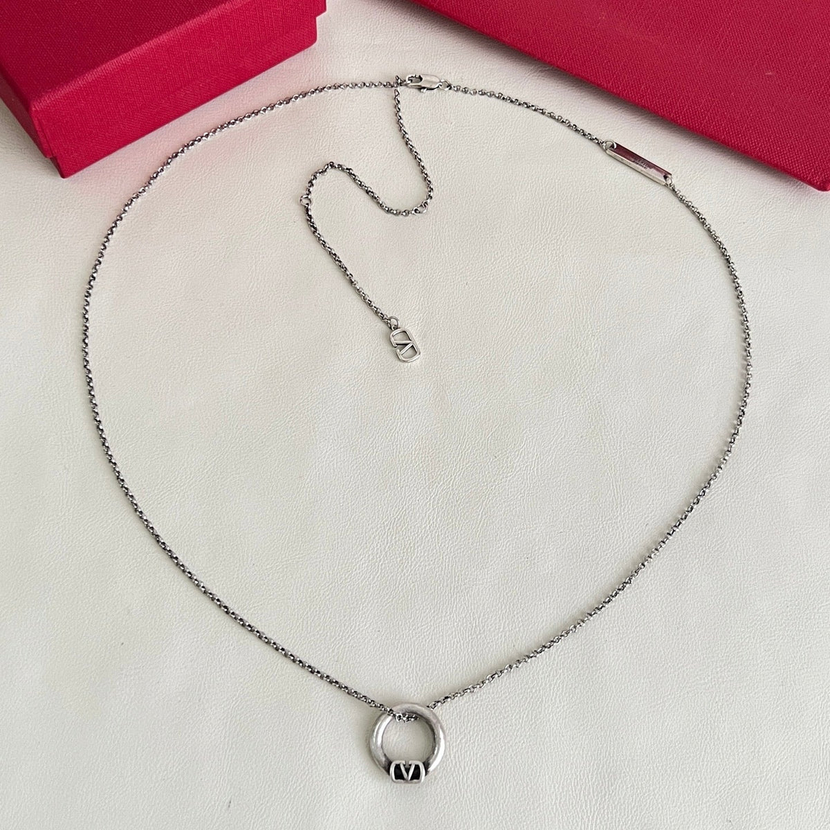 Martin Graham pendant necklace in polished metal-tone – side detail