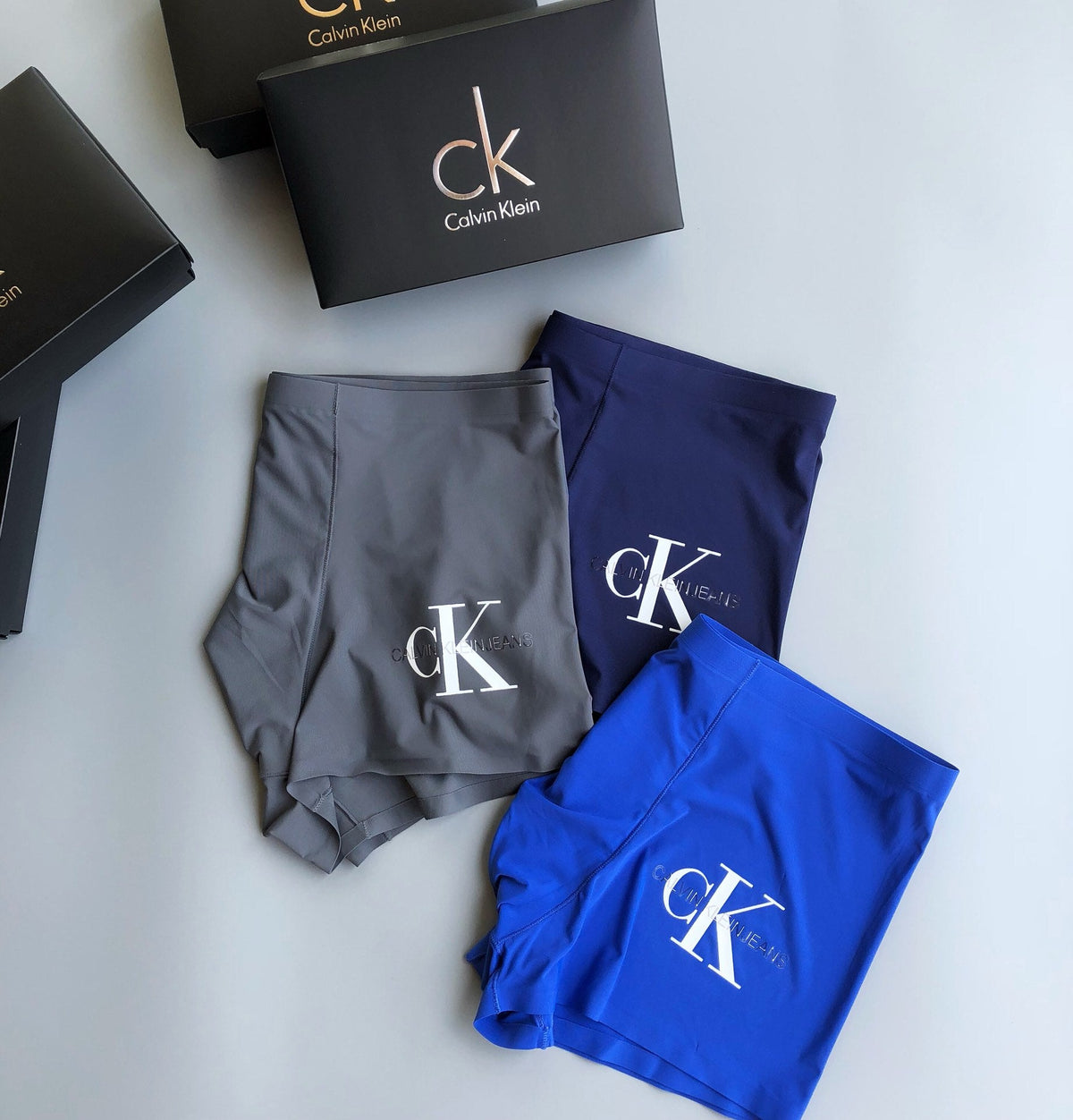Calvin Klein Contrast Waistbands And Understated Front Branding Men's Boxer Briefs - 3-Piece Box