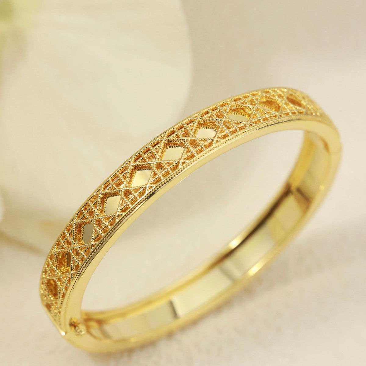 Martin Graham bracelet in polished metal-tone – side detail