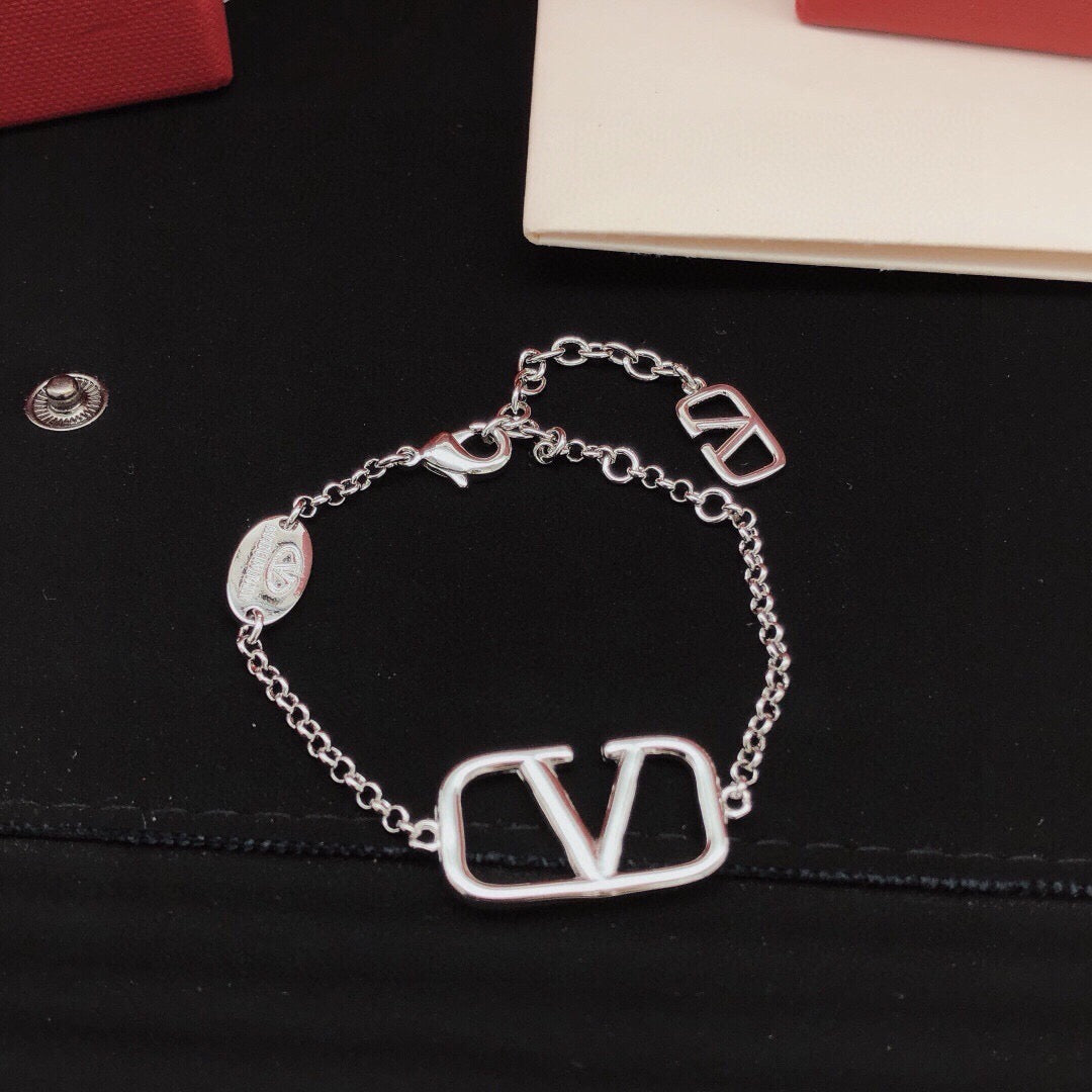 Martin Graham bracelet in polished metal-tone – side detail