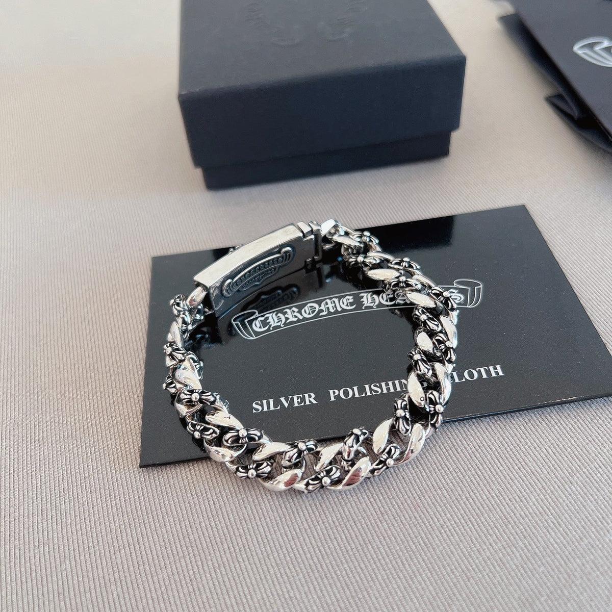 Martin Graham bracelet in polished metal-tone – close-up detail