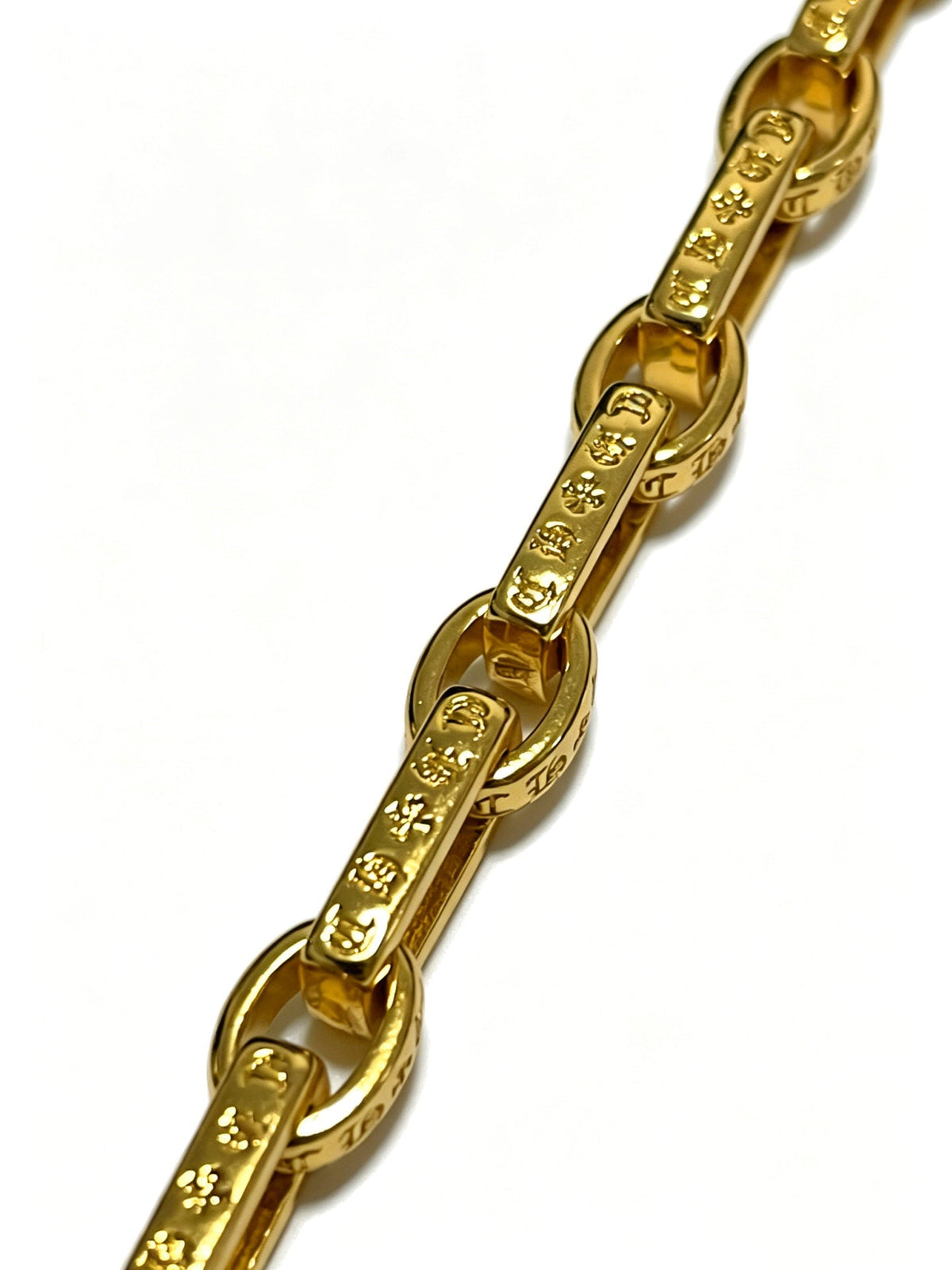 Martin Graham pendant necklace in polished metal-tone – close-up detail