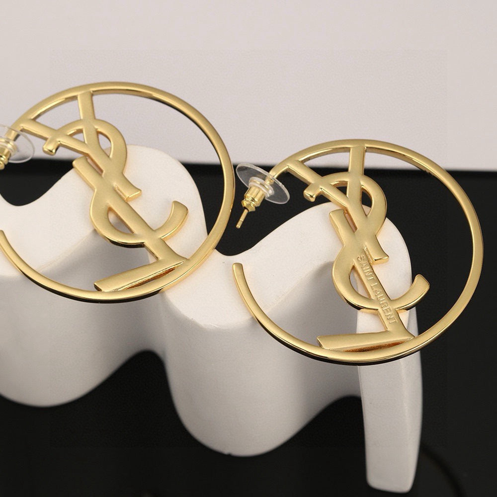 Martin Graham brooch in polished metal-tone – close-up detail