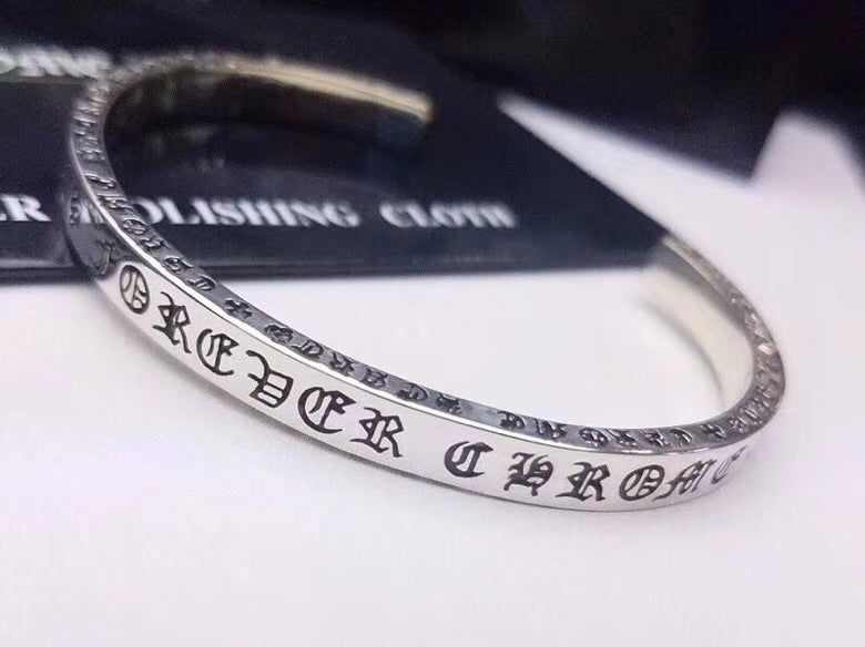 Martin Graham bracelet in polished metal-tone – close-up detail