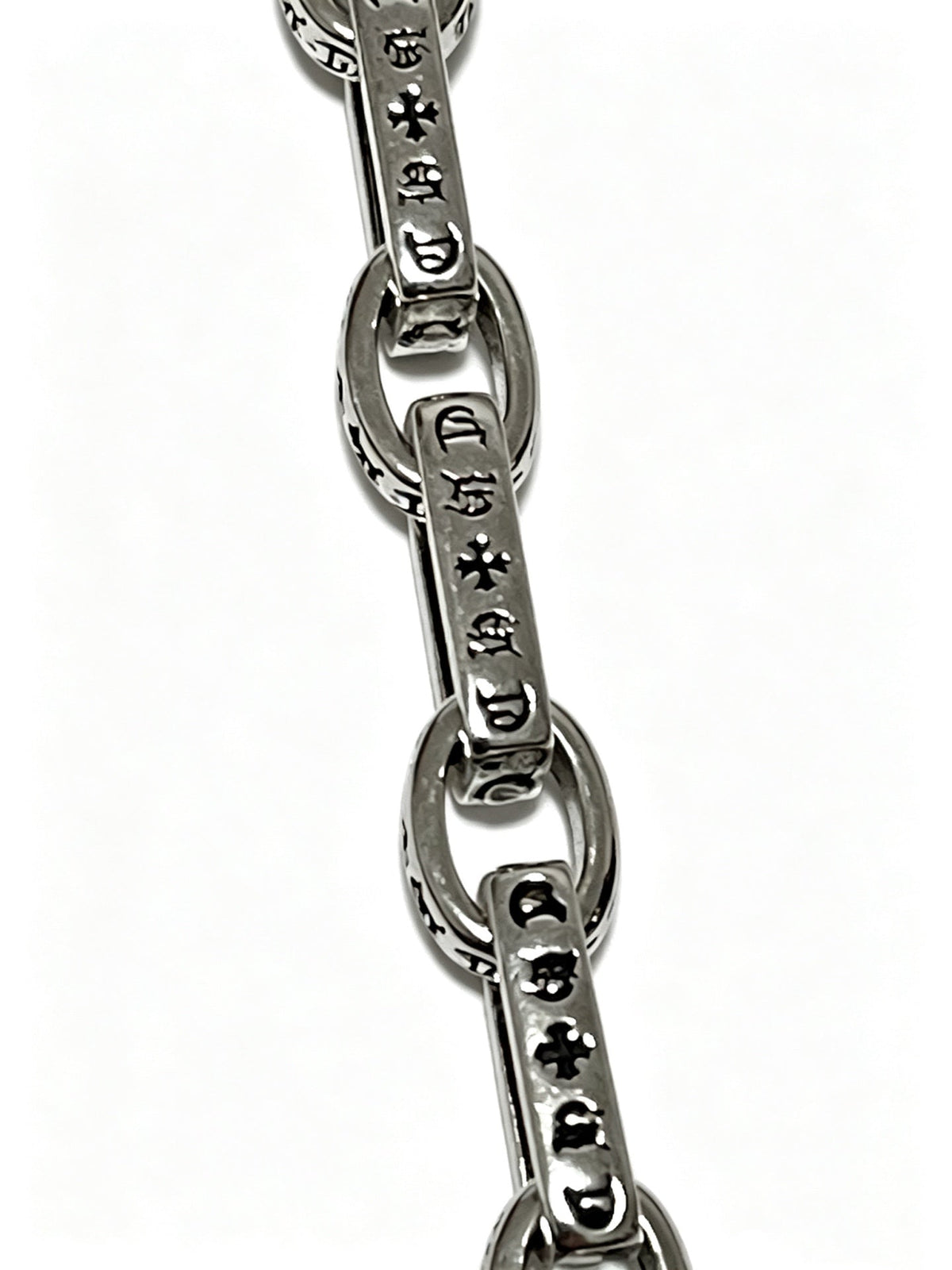 Martin Graham pendant necklace in polished metal-tone – close-up detail