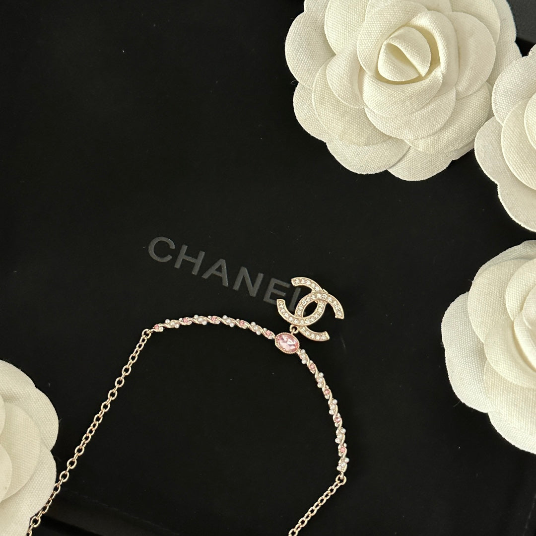 Martin Graham pendant necklace in polished metal-tone – close-up detail