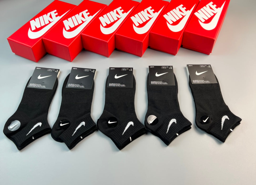 Nike Cotton Ankle Socks - Black & White