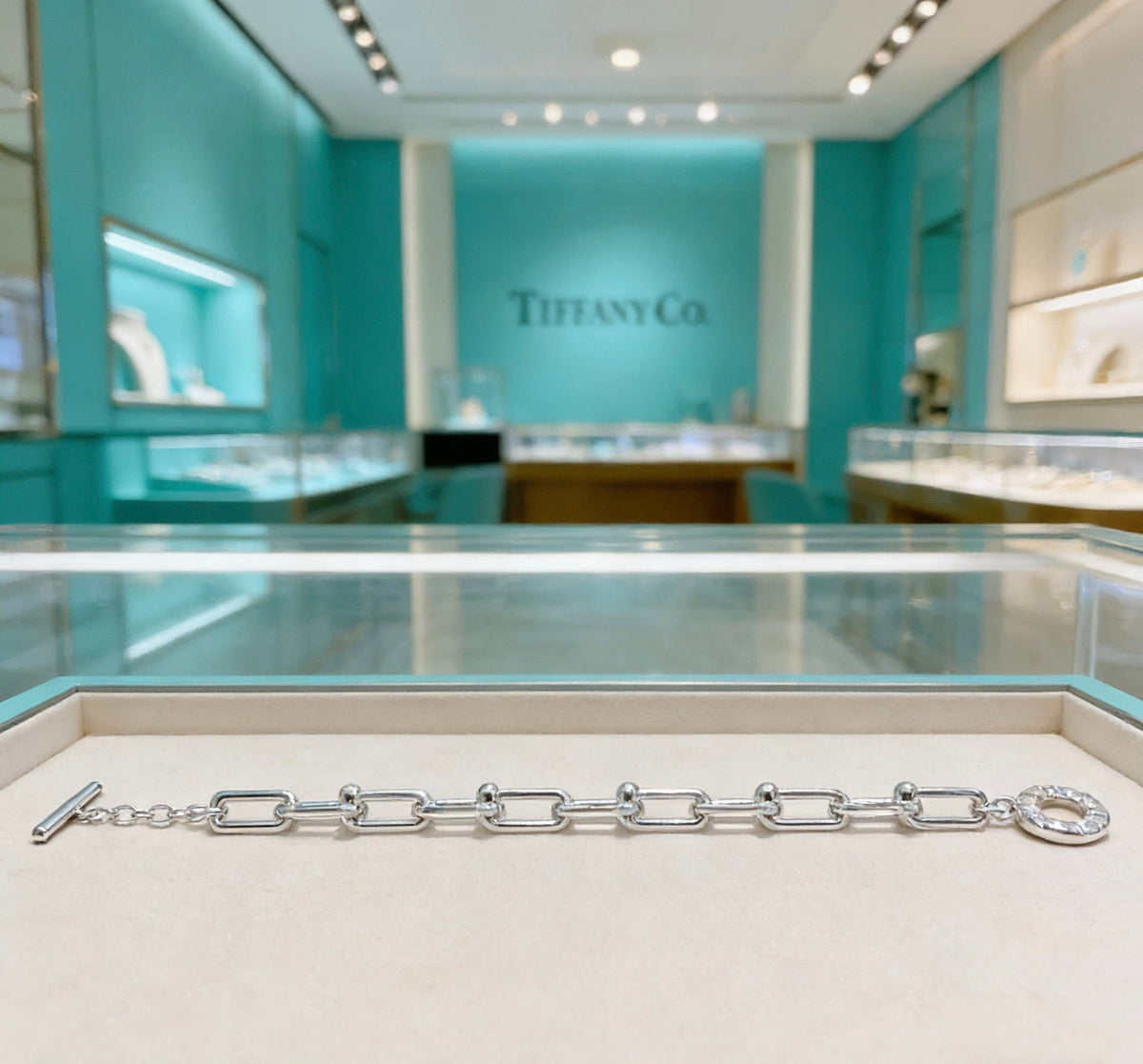 Martin Graham bracelet in polished metal-tone – close-up detail