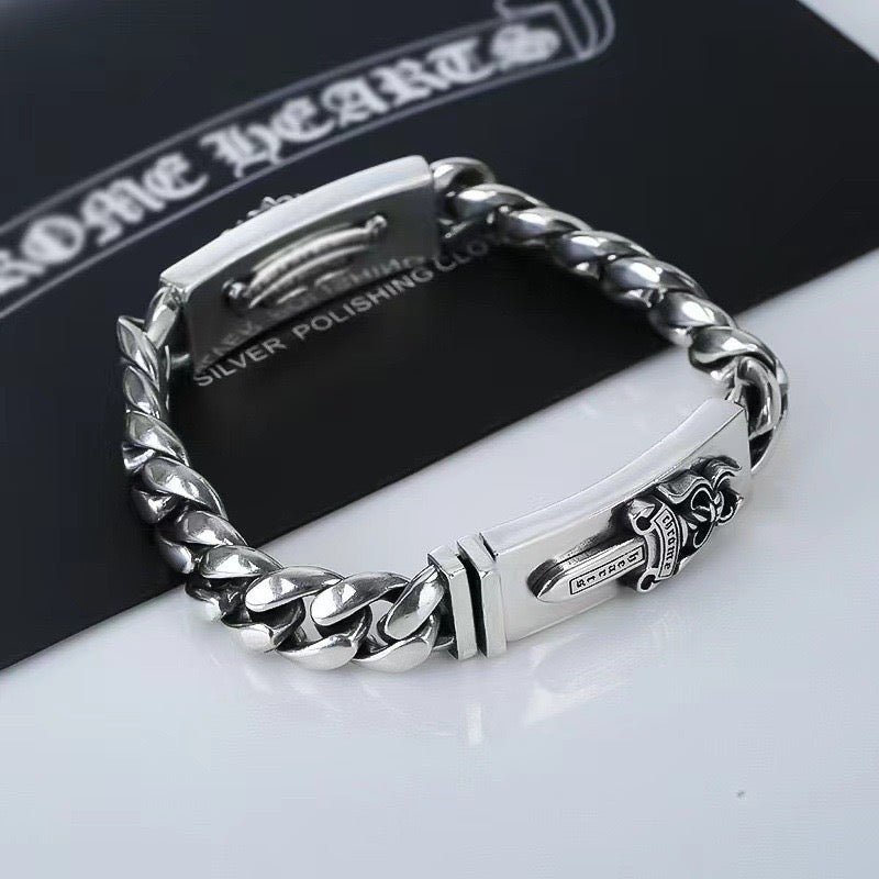 Martin Graham bracelet in polished metal-tone – close-up detail