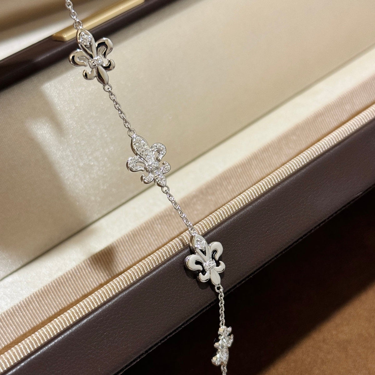Martin Graham bracelet in polished metal-tone – close-up detail