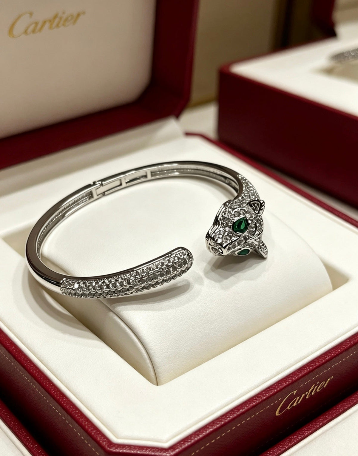 Martin Graham bracelet in polished metal-tone – close-up detail