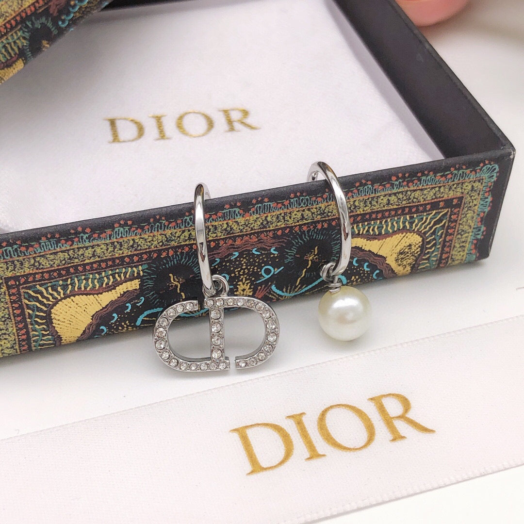 Martin Graham jewelry accessory in polished metal-tone – close-up detail