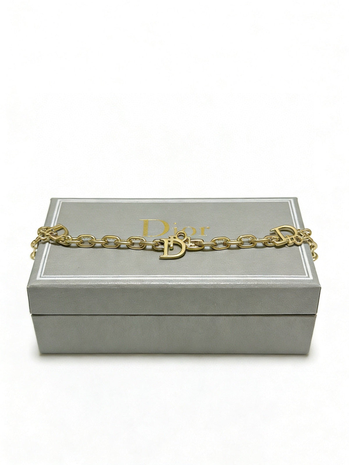 Martin Graham pendant necklace in polished metal-tone – close-up detail