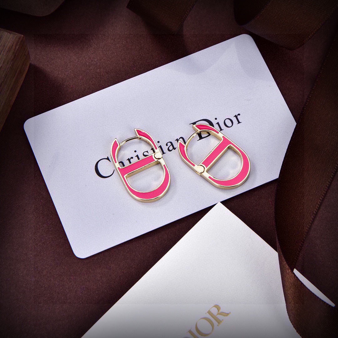 Martin Graham earrings in polished metal-tone – close-up detail