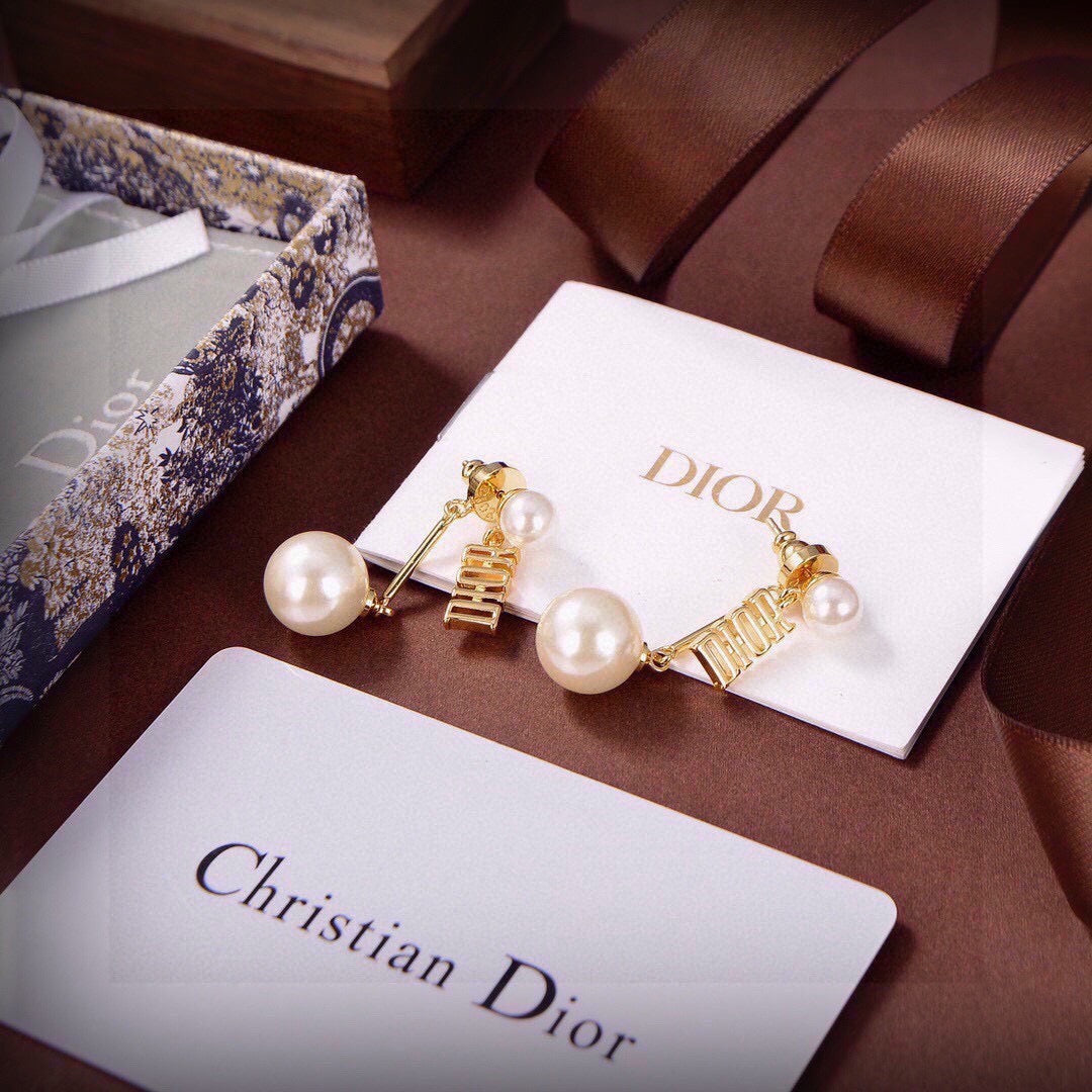 Martin Graham earrings in polished metal-tone – close-up detail