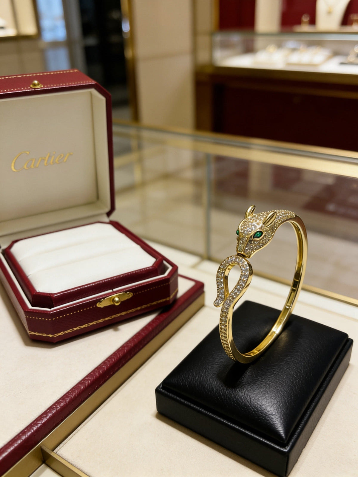 Martin Graham bracelet in polished metal-tone – close-up detail