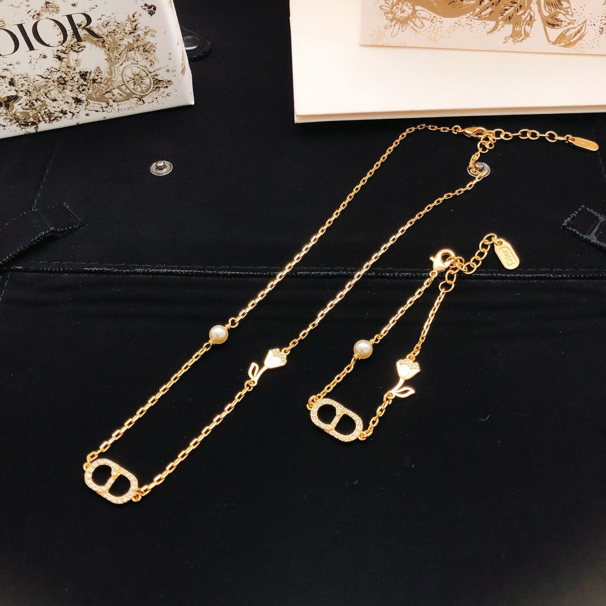 Martin Graham pendant necklace in polished metal-tone – close-up detail