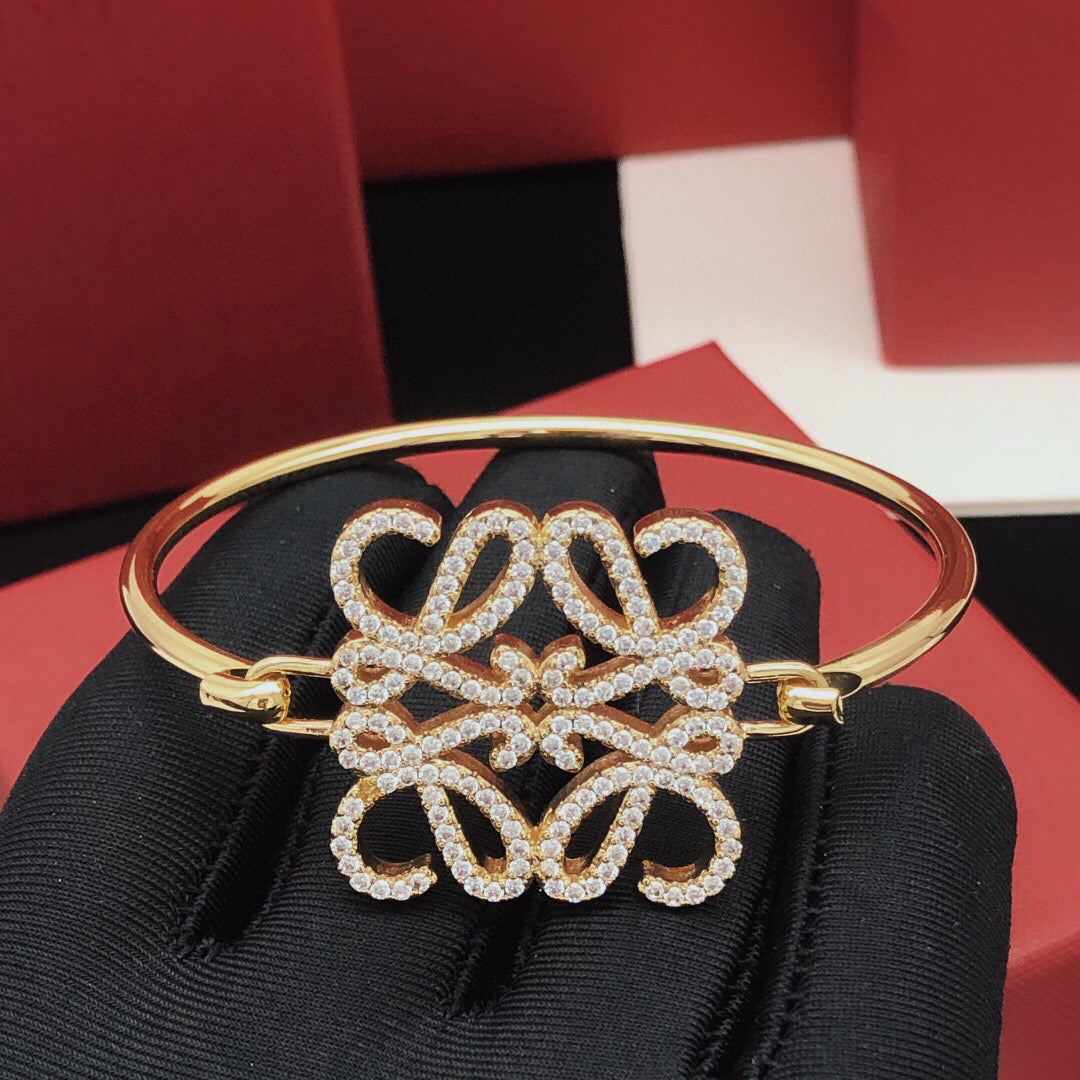 Martin Graham bracelet in polished metal-tone – close-up detail